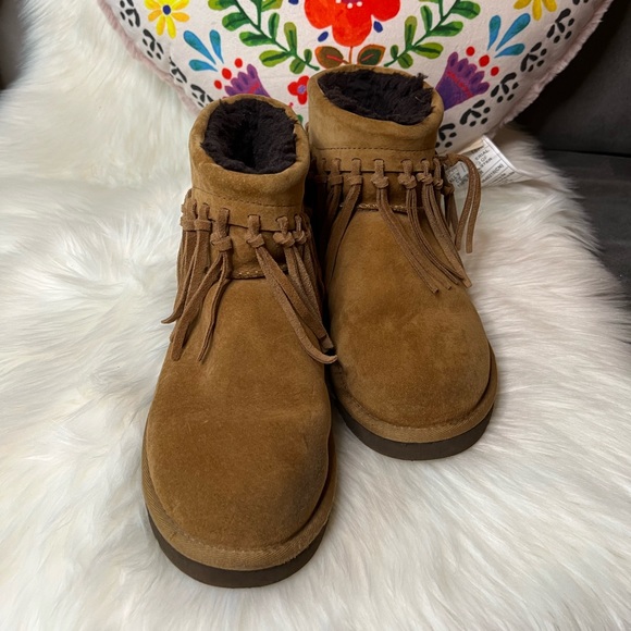 UGG Wynona Chestnut with Brown Lining Fringe Detail Ankle Boots - Picture 4 of 13